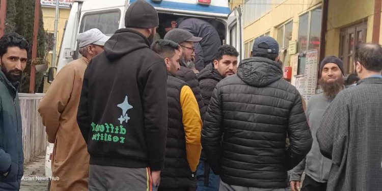 Govt employee falls unconscious in Srinagar, dies Govt employee falls unconscious in Srinagar, dies