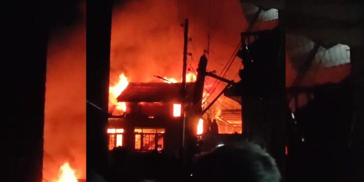Four residential houses damaged in Nowpora blaze Massive fire breaks out in Nowpora Sgr