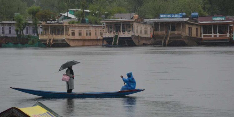 After heavy rain, water level in rivers & streams rises in Kashmir