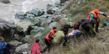 Four killed, 2 missing as passenger vehicle rolls down into nallah sind in Sonamarg