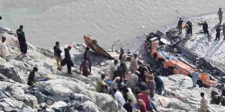 28 People Killed as Bus Plunges into Ravine in Pakistan