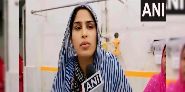 Jaipur couple, injured in Anantnag firing urges PM Modi to help in arranging eye donor Jaipur couple, injured in Anantnag firing urges PM Modi to help in arranging eye donor
