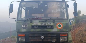 Terrorists open fire on two security vehicles in Poonch, 5 soldiers injured