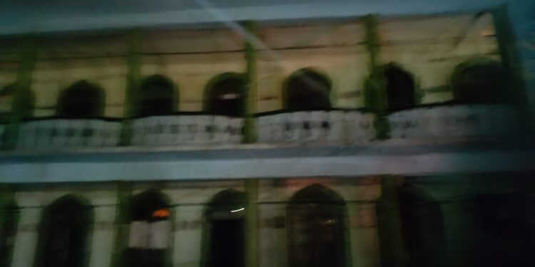 Darul-uloom, two residential houses damaged in Anantnag blaze Darul-uloom, two residential houses damaged in Anantnag blaze