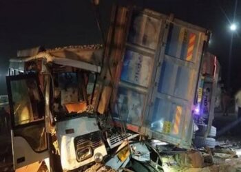 11 people dead, 10 injured after truck turns turtle on bus in UP’s Shahjahanpur