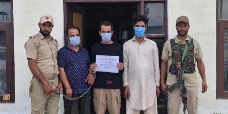 Three arrested in Vehicle, Job scam in Baramulla: Police Three arrested in Vehicle, Job scam in Baramulla: Police