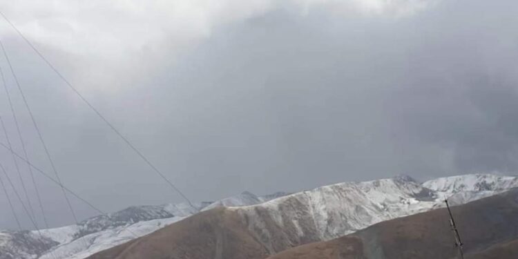 Kashmir Parts Receive Light Snowfall as Feeble WD Affects J&K Gulmarg’s Affarwat receives season’s first snowfall, rains lash J&K parts