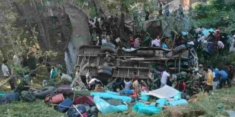 3 BSF troopers killed, several injured in Budgam road accident 3 BSF troopers killed, several injured in Budgam road accident