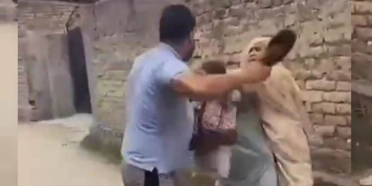 Srinagar police takes action against man for assaulting Parents Srinagar police takes action against man for assaulting Parents