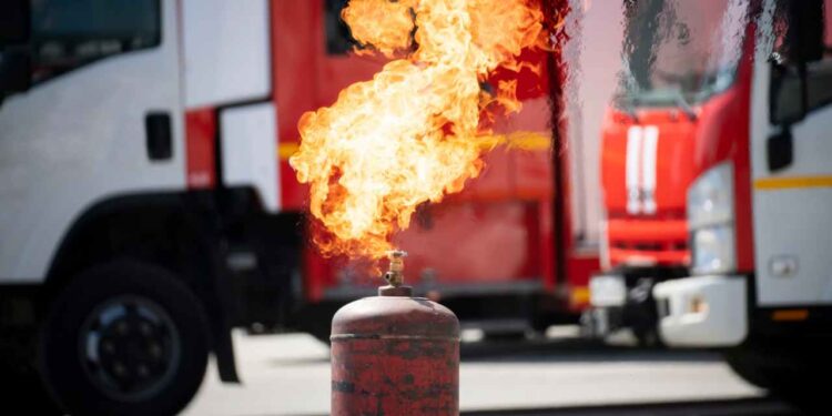 Mother-son duo injured in gas cylinder blast in Srinagar Mother-son duo injured in gas cylinder blast in Srinagar