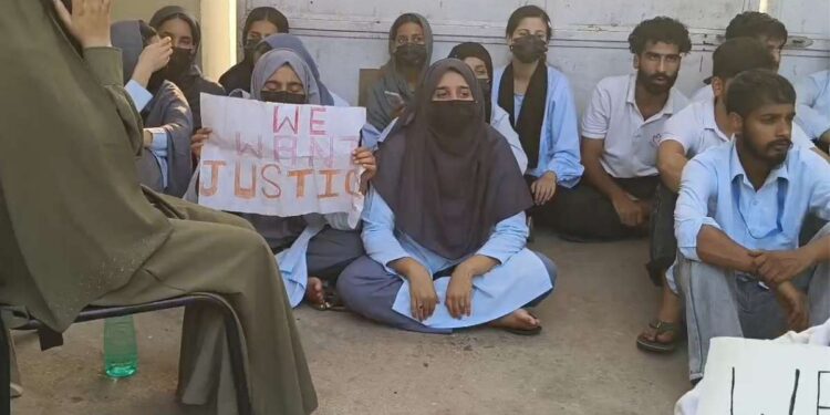 35 Kashmiri Students Suspended for Protesting Against Unapproved Nursing Course at Rajasthan University: J&K Students Association 35 Kashmiri Students Suspended for Protesting Against Unapproved Nursing Course at Rajasthan University: J&K Students Association