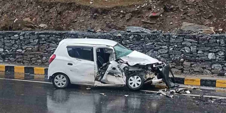 Tragic Accident in Sonamarg: One Dead, One Critically Injured Tragic Accident in Sonamarg: One Dead, One Critically Injured