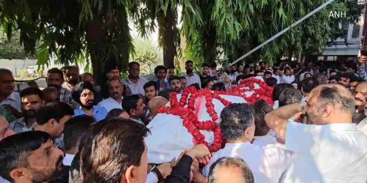 Thousands bid in emotional farewell to BJP leader Devender Singh Rana