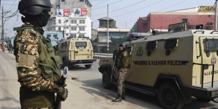 12 Civilians Injured in Srinagar Grenade Attack, Probe On: Police 12 Civilians Injured in Srinagar Grenade Attack, Probe On: Police