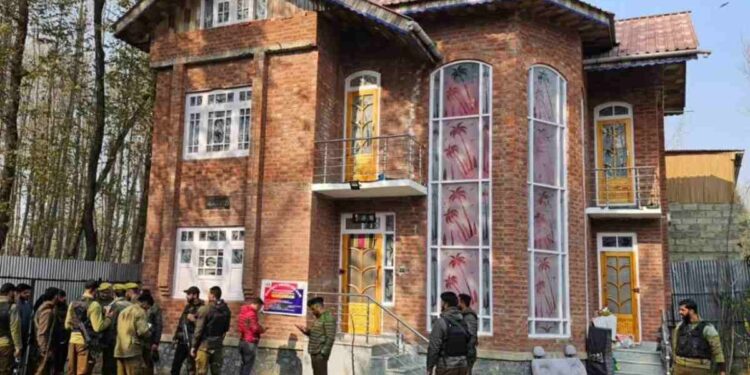 Kulgam Police Attach Property Worth Over ₹1 Crore Belonging to Notorious Drug Peddler Kulgam Police Attach Property Worth Over ₹1 Crore Belonging to Notorious Drug Peddler
