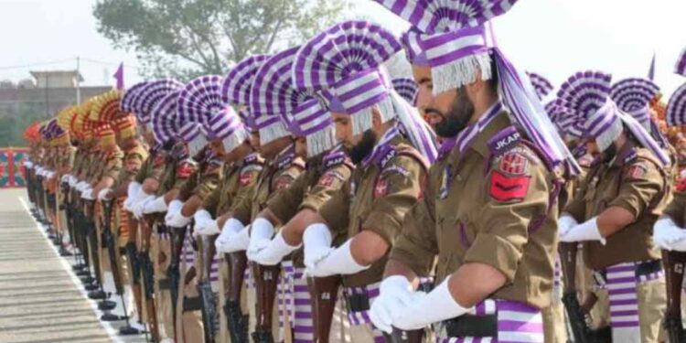 Over 5.5 Lakh Applicants Set To Compete For 4000 Vacancies Of Constables Over 5.5 Lakh Applicants Set To Compete For 4000 Vacancies Of Constables