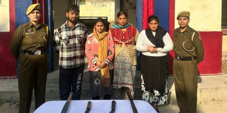 Three Women Among Four Drug Peddlers Arrested In Jammu, Herion and Weapon Seized Three Women Among Four Drug Peddlers Arrested In Jammu, Herion and Weapon Seized