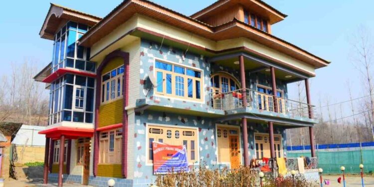 Properties Of Drug Peddlers Worth Over 4 Crores Attached in Anantnag Properties Of Drug Peddlers Worth Over 4 Crores Attached in Anantnag