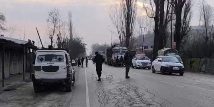 Encounter Breaks Out in J&K's Udhampur IED Detected, Destroyed in Palhallan on Srinagar-Baramulla Highway; Traffic Restored