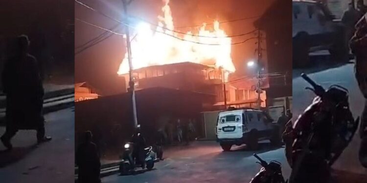 Fire Breaks Out in Lalbazar Srinagar Fire Breaks Out in Lalbazar Srinagar