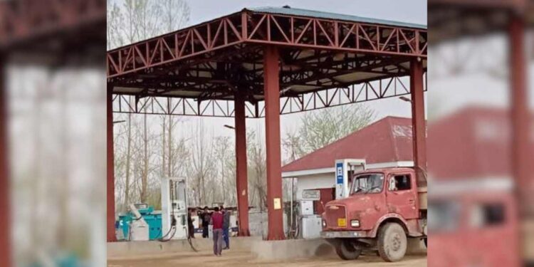 Petrol Pump Sealed for SOP Breach in Sopore Petrol Pump Sealed for SOP Breach in Sopore