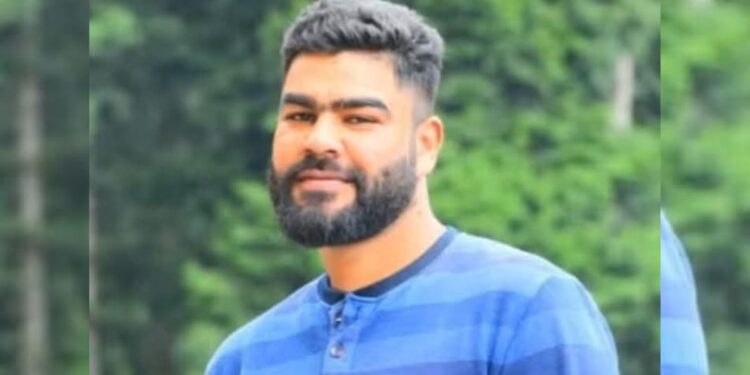 Driver From Anantnag Killed, Another Injured as Tree Falls on Truck in J&K's Ramban Driver From Anantnag Killed, Another Injured as Tree Falls on Truck in J&K’s Ramban