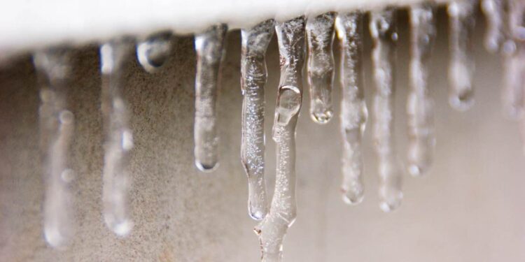 Chillai-Kalan Brings Record-Breaking Cold; Srinagar Freezes at Minus 8.5 Degrees Celsius