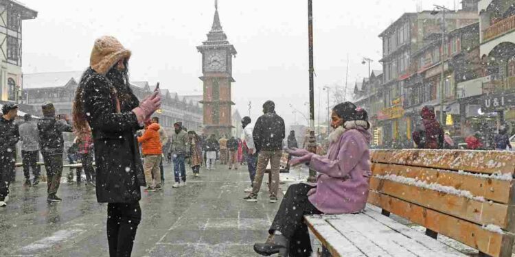 J&K to Witness Moderate Snowfall in First Week of January J&K to Witness Moderate Snowfall in First Week of January