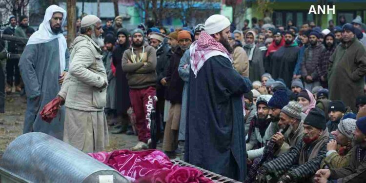 Kashmir Mourns Tragic Loss of Five Family Members in Srinagar Suffocation Tragedy Kashmir Mourns Tragic Loss of Five Family Members in Srinagar Suffocation Tragedy