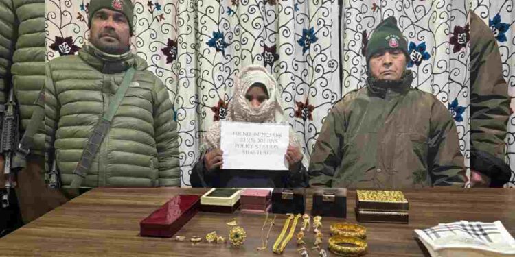 Maid Arrested in Srinagar Theft Case, Stolen Items Recovered: Police Maid Arrested in Srinagar Theft Case, Stolen Items Recovered: Police