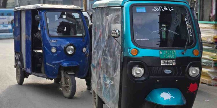 E-Rickshaw Controversy: Authorities Assure “Fair Fare” Resolution E-Rickshaw Fare Set at Rs. 10/Km, Meters Mandatory for Petrol Autos: Transport Commissioner