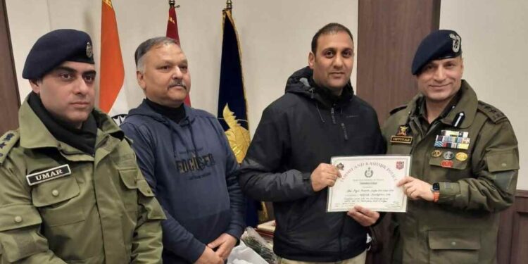Insp. Majid, His Team Rewarded for Securing 10-Year Sentence in Drug Case Insp. Majid, His Team Rewarded for Securing 10-Year Sentence in Drug Case