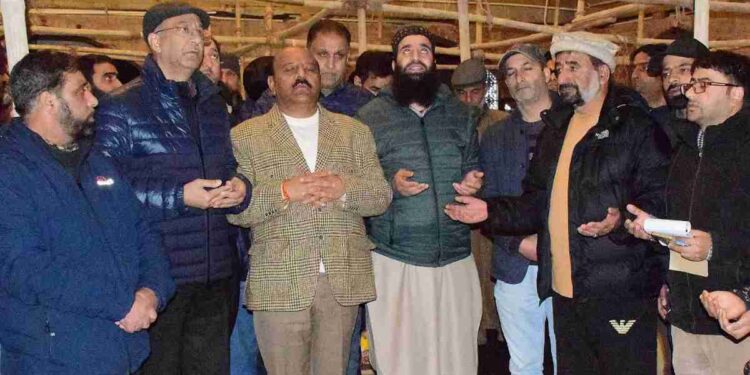 Dy CM Visits Hazratbal Shrine; Reviews Arrangements for Meraj-un-Nabi (SAW) Dy CM Visits Hazratbal Shrine; Reviews Arrangements for Meraj-un-Nabi (SAW)