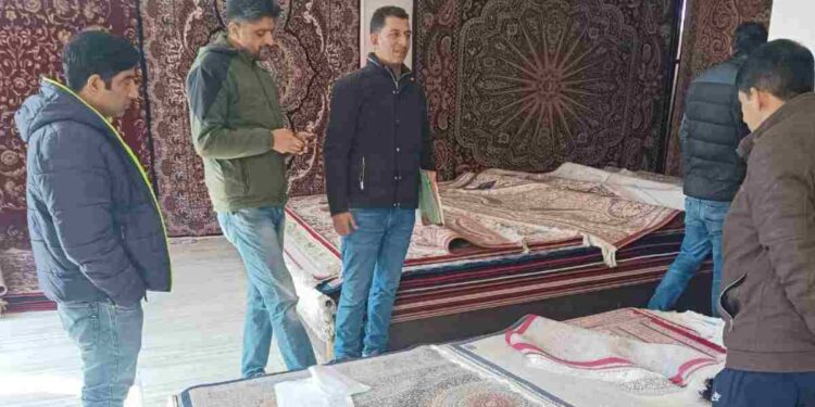 Govt Intensifies Drive Against Sale of Unlabelled Machine-Made Carpets Govt Intensifies Drive Against Sale of Unlabelled Machine-Made Carpets