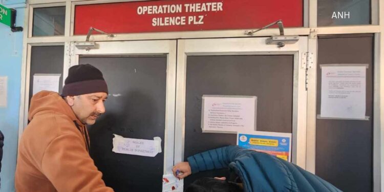 Sopore Hospital OT Sealed After Doctor's Alleged Surgical Mistake Sopore Hospital OT Sealed After Doctor’s Alleged Surgical Mistake