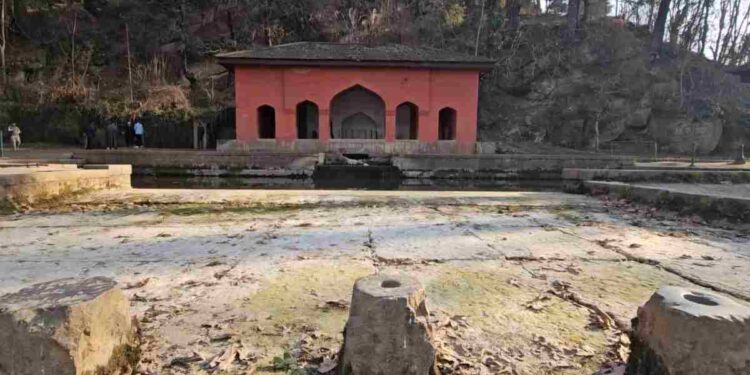 For the First Time in History, Achabal Garden Dries Up Amid Climate Change Crisis For the First Time in History, Achabal Garden Dries Up Amid Climate Change Crisis