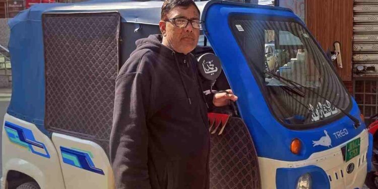 From Stage to Streets: Renowned Kashmiri Comedian Bashir Kotur Now Drives Auto for Livelihood From Stage to Streets: Renowned Kashmiri Comedian Bashir Kotur Now Drives Auto for Livelihood