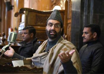 Mirwaiz Urges Imams to Speak Against Social Evils, Calls for Collective Awakening