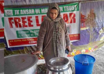 Pulwama Woman Starts Free Langar Khana at DH Pulwama During Ramadan