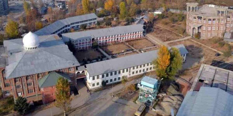 Over 900 Worshippers Performing Itikaf at Dar-ul-Uloom Raheemiya in Bandipora Over 900 Worshippers Performing Itikaf at Dar-ul-Uloom Raheemiya in Bandipora