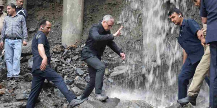 Ramban Tragedy: Omar Abdullah Assesses Damage, Directs Swift Highway Restoration Ramban Tragedy: Omar Abdullah Assesses Damage, Directs Swift Highway Restoration