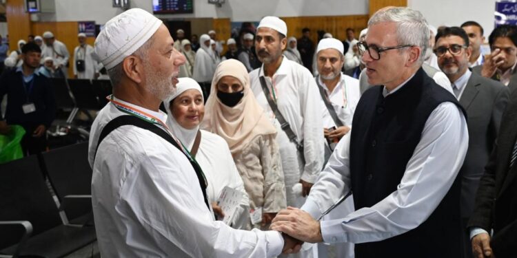 CM Omar Bids Farewell to First Batch of Hajj Pilgrims at SXR CM Omar Bids Farewell to First Batch of Hajj Pilgrims at SXR