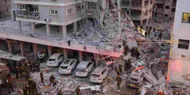 Iran Missile Strike on Israel: 5 Dead, Around 100 Injured in Overnight Attack 10 Killed, Hundreds Injured in Overnight Iranian Missile Attack on Israel