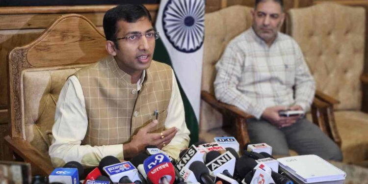 Breach in Jhelum: Situation Under Control, Says Div Com Next 15 Days Crucial, Mobile Connectivity To Be Restored Fully Soon: Div Com