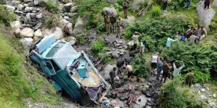 Two CRPF Jawans Dead, Several Injured as Vehicle Falls Into Gorge in J&K's Udhampur Two CRPF Jawans Dead, Several Injured as Vehicle Falls Into Gorge in J&K’s Udhampur