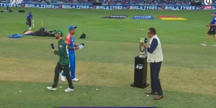 No Handshake Between India, Pakistan Captains at Asia Cup Toss