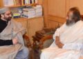 Sri Sri Ravi Shankar Calls on Mirwaiz in Srinagar Sri Sri Ravi Shankar Calls on Mirwaiz in Srinagar